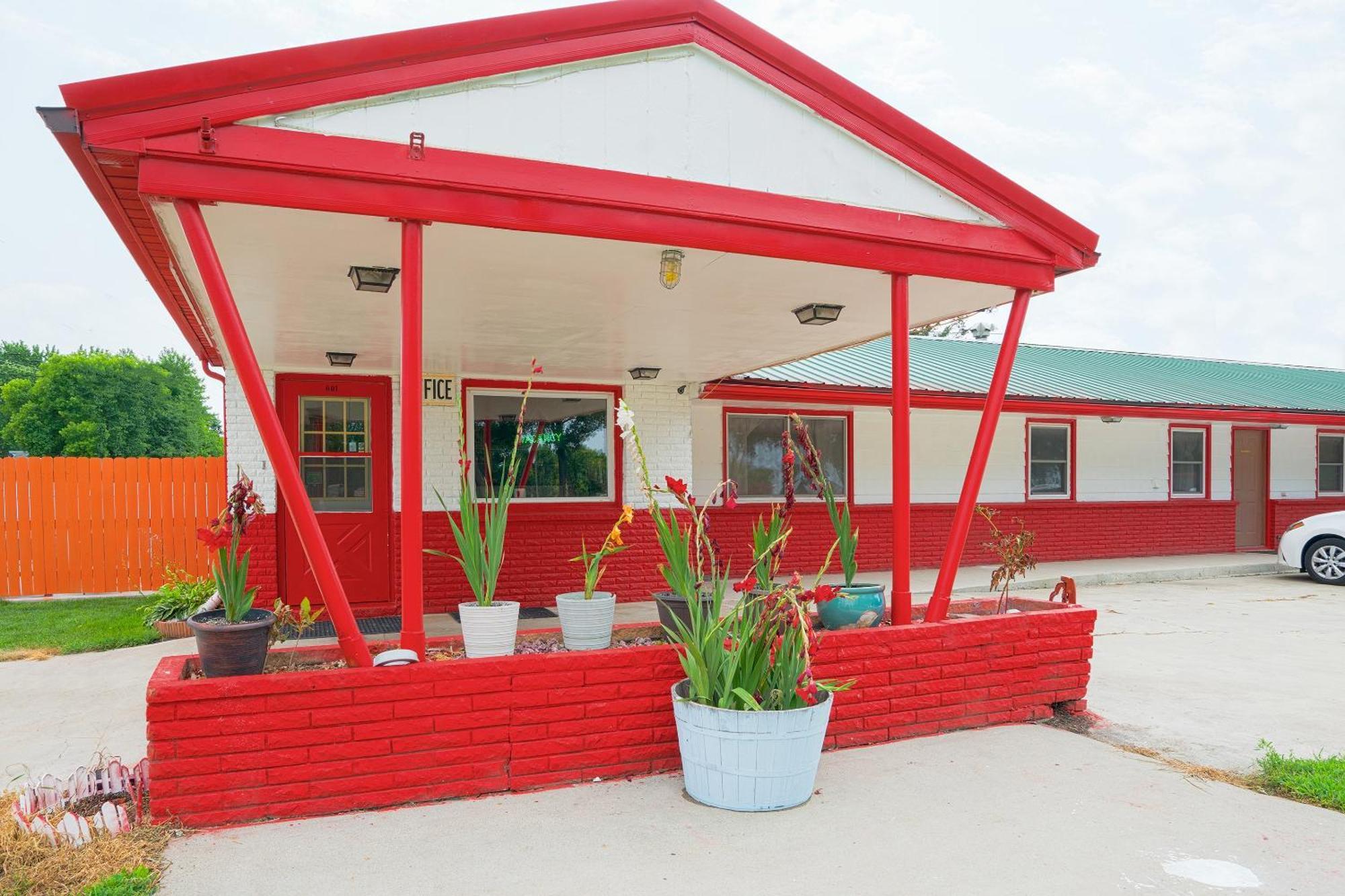 Oyo Hotel Lamberton Hwy 14 Exterior photo